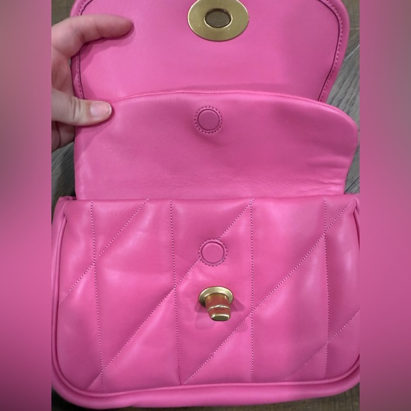 Coach Pillow Madison Shoulder Bag 18 with Quilting - Picture 7 of 8